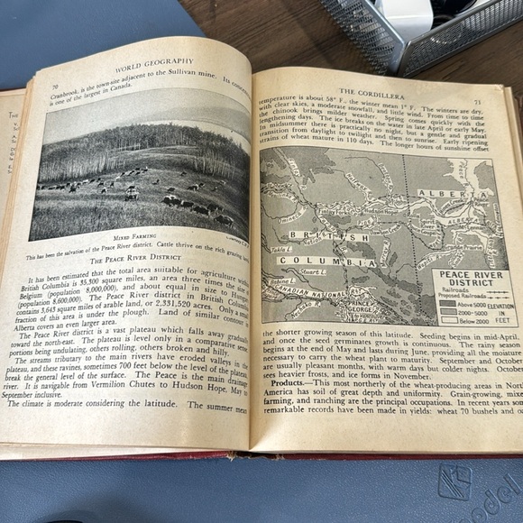 1942 vintage Canadian geography book - Picture 5 of 6